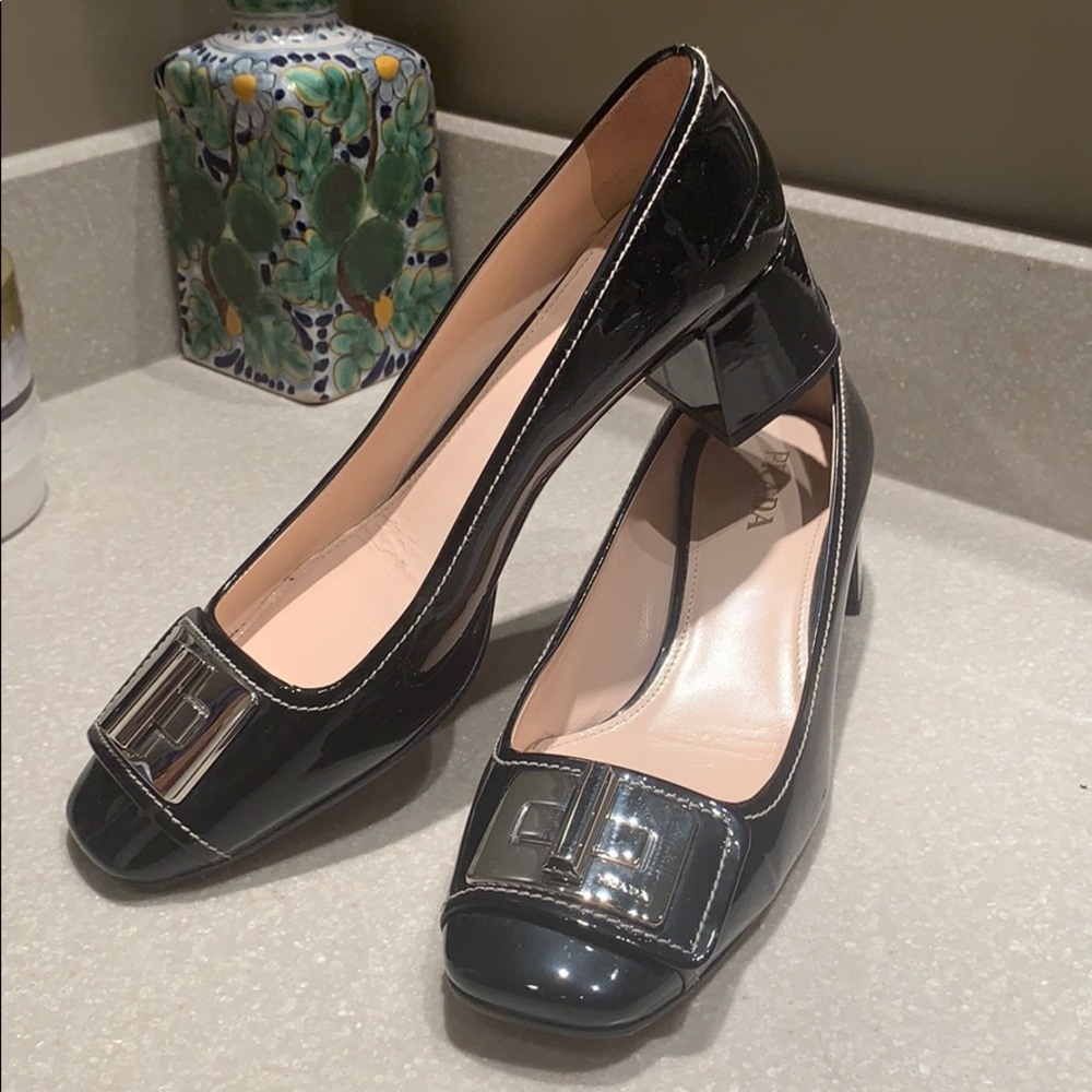 Prada Women’s Sz 39.5 - classic patent pumps